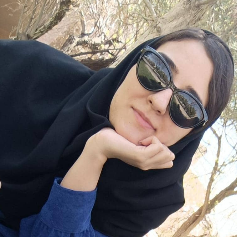 مونا آذری