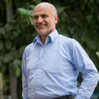 دکتر فرشاد مومنی