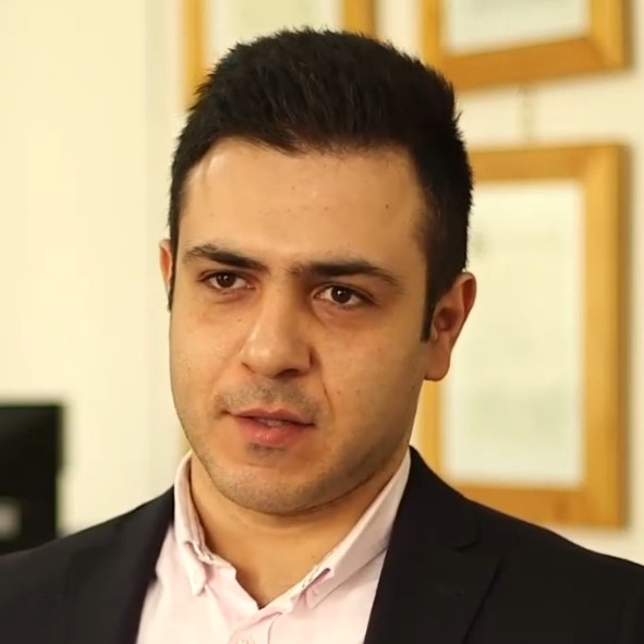 دکتر نریمان اکبری